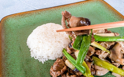 4 kiểu ăn nấm rơm đã phí dinh dưỡng còn dễ đưa bạn đến thẳng bệnh viện!