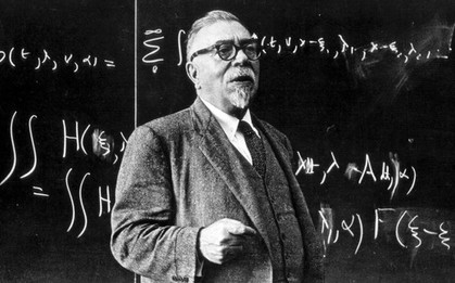 Norbert Wiener - người đặt nền tảng cho trí tuệ nhân tạo: 11 tuổi vào Đại học Tufts, 14 tuổi vào Đại học Harvard, 18 tuổi nhận bằng tiến sĩ