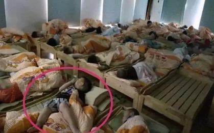 Gửi nhầm bức ảnh học sinh đang ngủ vào nhóm phụ huynh, cô giáo vội xóa trong vòng 2 phút nhưng vẫn bị phát hiện: Cô không thoát được đâu!