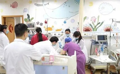 Cháu trai 2 tuổi tử vong sau khi ăn 1 món: Bà nội ngã quỵ, bật khóc khi nghe bác sĩ lý giải nguyên do