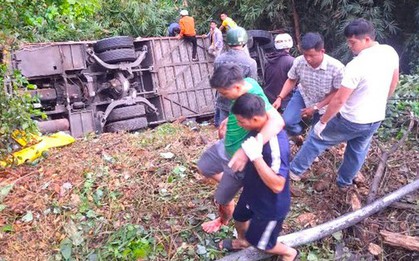 Vụ xe khách rơi xuống vực đèo Bảo Lộc: Tạm giữ tài xế để điều tra