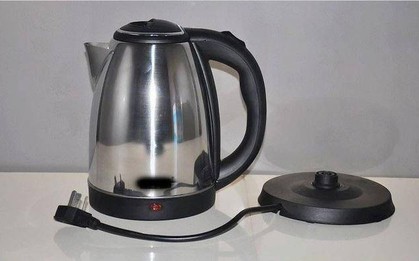 Dùng ấm điện đun nước cần thận trọng điều này để không bệnh tật, hại sức khỏe