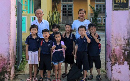 Vợ chồng thầy giáo già “biến” ngôi trường bỏ hoang thành lớp học miễn phí cho học sinh nghèo