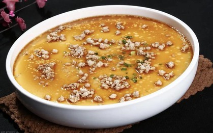 Để làm món trứng hấp ngon hơn nhà hàng ngoài tỷ lệ nước và trứng, còn một thao tác nhỏ nữa không thể bỏ qua