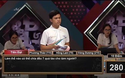 Làm sao để chia đều 7 quả táo cho 8 người?