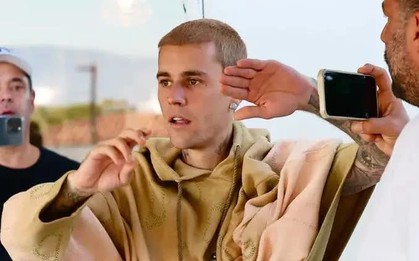 Justin Bieber nổi cáu, mắng mỏ các papazazzi