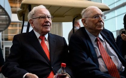 Từ cậu bé bán nước ngọt dạo đến triệu phú USD năm 32 tuổi, huyền thoại Warren Buffett khuyên chân tình người muốn làm giàu: Chăm chỉ thôi là chưa đủ