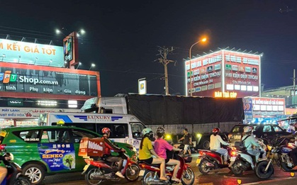 Hai mẹ con đi xe máy bị xe tải tông tử vong tại chỗ