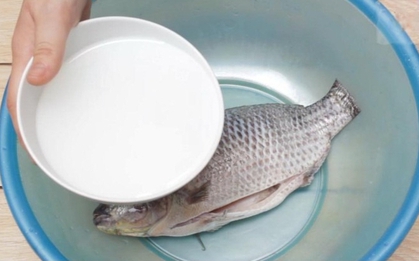 Thì ra "chiến thần" diệt mùi cá tanh ở ngay trong nhà bếp