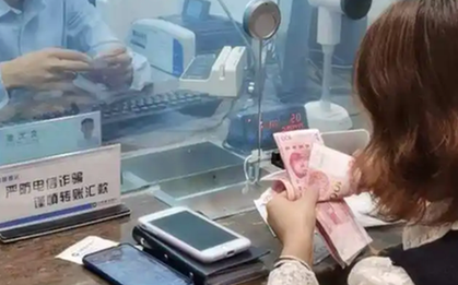 Nữ doanh nhân đăng ký rút 10 tỷ từ tài khoản tiết kiệm, nhân viên ngân hàng ở Trung Quốc báo cảnh sát: "Chị cần gửi lại tiền ngay!"