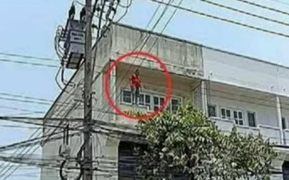 Bị bạn gái cũ tố cáo lừa kết hôn, người đàn ông nhảy từ tầng 3 của đồn cảnh sát để tự tử