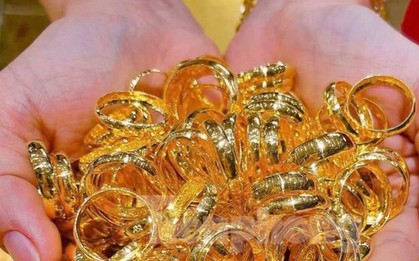 'Tôi bán 100 chỉ vàng nhẫn lãi trên 300 triệu đồng'