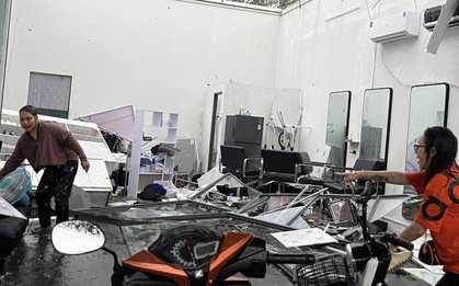 Cảnh nhiều nhà cửa tan hoang sau mưa dông ở Bình Dương, nữ sinh 16 tuổi tử vong