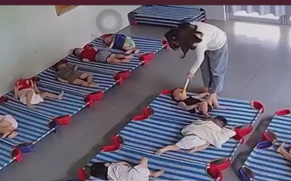 Chủ cơ sở mầm non đánh trẻ 20 tháng tuổi: Người phụ nữ khóc lóc, xin lỗi vì lỡ tay, nói lý do khó chấp nhận