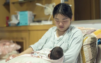 Lên chăm con dâu ở cữ nhưng chưa đầy 1 tháng, tôi đã phải bỏ về quê: Vừa về thì lặng người khi nhận được tin nhắn của con trai