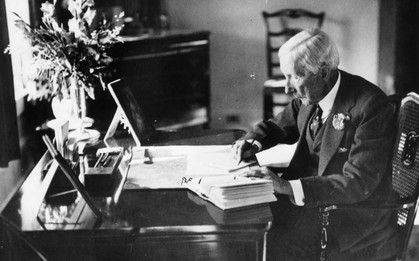 8 bài học từ những lá thư mà tỷ phú John D. Rockefeller viết cho con trai mình, cha mẹ nên học hỏi
