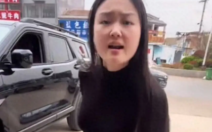 Bức ảnh người cô quát cháu nhưng lại được cư dân mạng khen tới tấp: Lý do là gì?