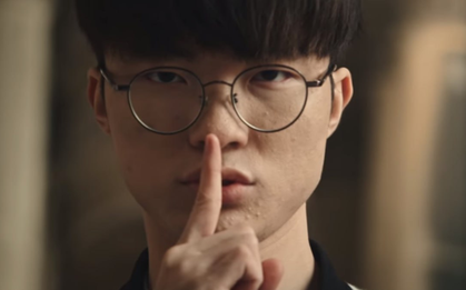Giữa "tâm bão" T1, Faker gần như im lặng khiến fan lo ngại