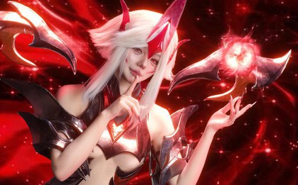 Cosplay Violet Huyết Ma Thần, cô gái chỉ dám biến hóa 50% nhưng vẫn khiến fan nam chao đảo