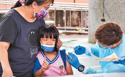 Vắc xin viêm não mô cầu hoạt động theo cơ chế nào sau khi vào cơ thể?