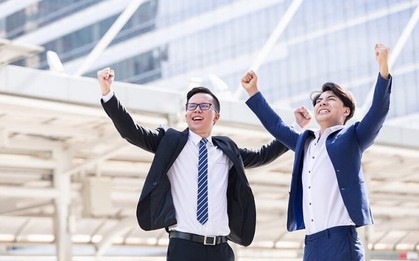 Lương thấp, gia cảnh nghèo, ế và tuyệt vọng, tôi hỏi Deepseek làm sao để thay đổi vận mệnh? Câu trả lời khiến tôi nín lặng: Giá mà biết điều này sớm hơn!