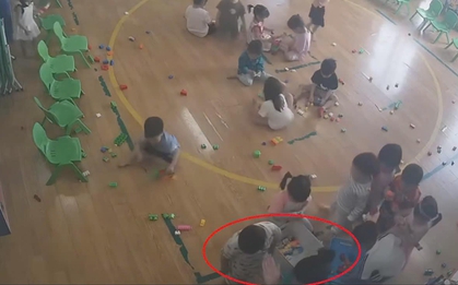 Người mẹ lên tiếng về clip con gái 22 tháng tuổi bị cô giáo bạo hành: Con mới chuyển lớp 1 tháng, sẽ kiện tới cùng