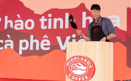 Lần đầu lộ diện trước truyền thông, "cha đẻ" chuỗi cà phê Highlands Coffee David Thái tiết lộ lý do "kín tiếng" suốt gần 3 thập kỷ