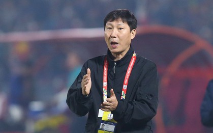 HLV Kim Sang-sik gặp khó vì động thái của LĐBĐ Indonesia khi dẫn dàn sao ĐNÁ đấu MU
