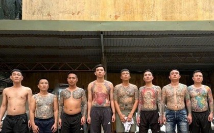 Hà Nội: Bắt ổ nhóm ‘tín dụng đen’ cho vay lãi hơn 5.400%/năm, thu nhiều súng đạn