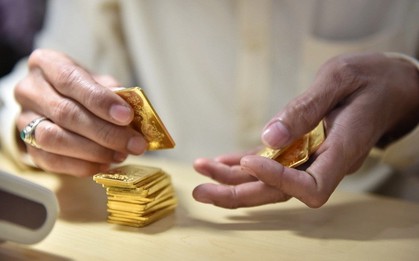 “Lướt sóng” ngày vàng lâp đỉnh, nữ nhân viên văn phòng lãi luôn gần 5 triệu/lượng, quan trọng nhất là bí quyết MUA được nhiều chỉ vàng không phải xếp hàng ở Hà Nội