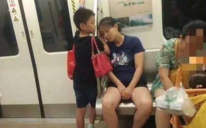 100 năm nữa, đây vẫn là bức ảnh "chuẩn mực" về cách dạy con: Cần gì báo đáp của ngon vật lạ, thế này là đủ rồi