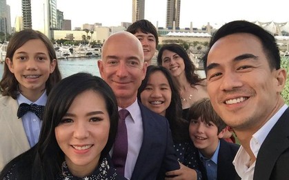 Bí ẩn về bé gái mồ côi bị bỏ rơi một bước đổi đời vì được tỷ phú giàu thứ 2 thế giới nhận nuôi