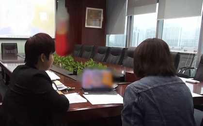 Chưa từng vay tiền, người phụ nữ bị thông báo nợ xấu 2,1 tỷ đồng, ngân hàng tung bằng chứng, khẳng định: “Chị hoặc em gái phải trả số tiền này”
