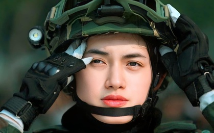 1 Hạ sĩ gây sốt khi diễu binh: Thì ra từng thi Hoa hậu, theo học trường đại học đình đám