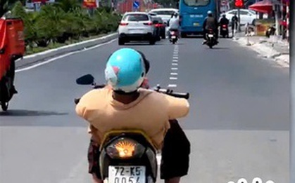Mạng xã hội xôn xao người đàn ông khuyết tật chạy xe máy như diễn xiếc trên đường