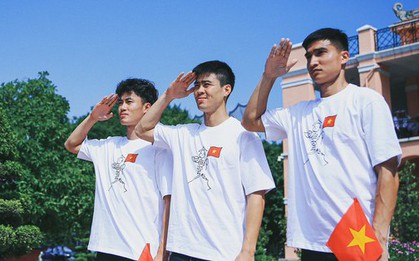 Ở đây có các "nam thần" 1m80 yêu nước, chỉ một khoảnh khắc cười tươi vẫy cờ Tổ quốc đã khiến chị em xao xuyến