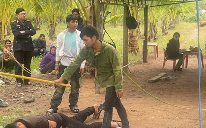 Cảnh sát dùng kế “vườn không, nhà trống” truy bắt 2 anh em ruột phi tang thi thể thiếu niên 15 tuổi