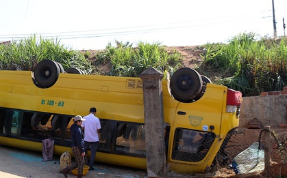 Tài xế kể nguyên nhân khiến xe chở 20 học sinh bị lật
