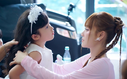 Con gái hát tiếng Pháp nhưng Nhã Phương không hiểu gì, đọc một bình luận của dân mạng mới hốt hoảng