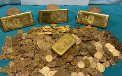Sắp bán nhà thì phát hiện 5 thỏi vàng, 1.000 đồng tiền vàng trị giá 19 tỷ đồng bên trong