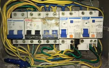 Nhận được hóa đơn 70 triệu đồng tiền điện chỉ trong 1 tháng, người đàn ông nhờ thợ điện cắt 3 sợi dây: Phát hiện sự thật không ngờ