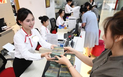 Vì sao nhiều người không gửi tiền ngân hàng?