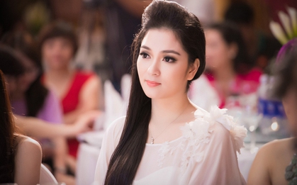 Hoa hậu Nguyễn Thị Huyền: "Tôi thấy có lỗi với con rất nhiều"