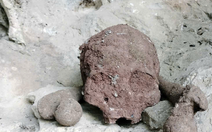 Phát hiện nhiều bộ xương, hộp sọ nghi của người trong hang đá ở Nghệ An