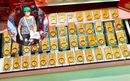 "Tất tay" mua hơn 300 chỉ vàng, người phụ nữ ở Hà Nội mất ngủ khi giá lao dốc, biết số tiền lỗ mà hoảng
