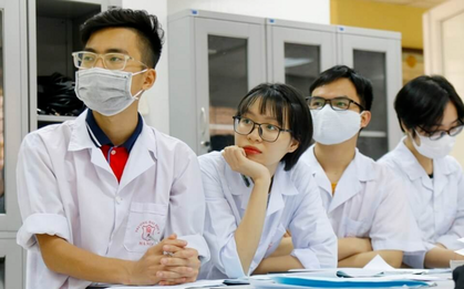 Sinh viên ĐH Y Hà Nội có thể bị kỷ luật nếu mặc áo trễ cổ, váy ngắn, nhuộm tóc