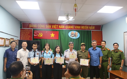 Người đàn ông nước ngoài đến ngân hàng yêu cầu mở tài khoản, nhân viên Agribank kiểm tra giấy tờ thấy bất thường liền báo công an và được khen thưởng