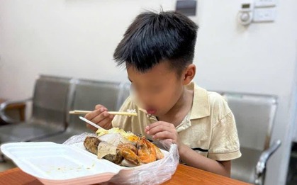 Hà Nội: Cháu bé 9 tuổi bị lạc đường do muốn đạp xe vào TP.HCM xem lễ diễu binh, diễu hành