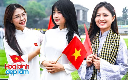 Lịch trình "không kẽ hở": 5h sáng có mặt ở Lăng Bác xem thượng cờ, cầm tấm vé bay thẳng vào TP.HCM đúng dịp 30/4