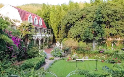 Người đàn ông 68 tuổi thuê mảnh đất 5.000m2 để nghỉ hưu, chi hơn 35 triệu đồng xây khu vườn được tạp chí Mỹ ca ngợi
